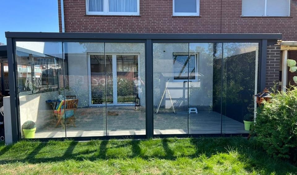 Glas-Schiebesystem an einer Terrasse